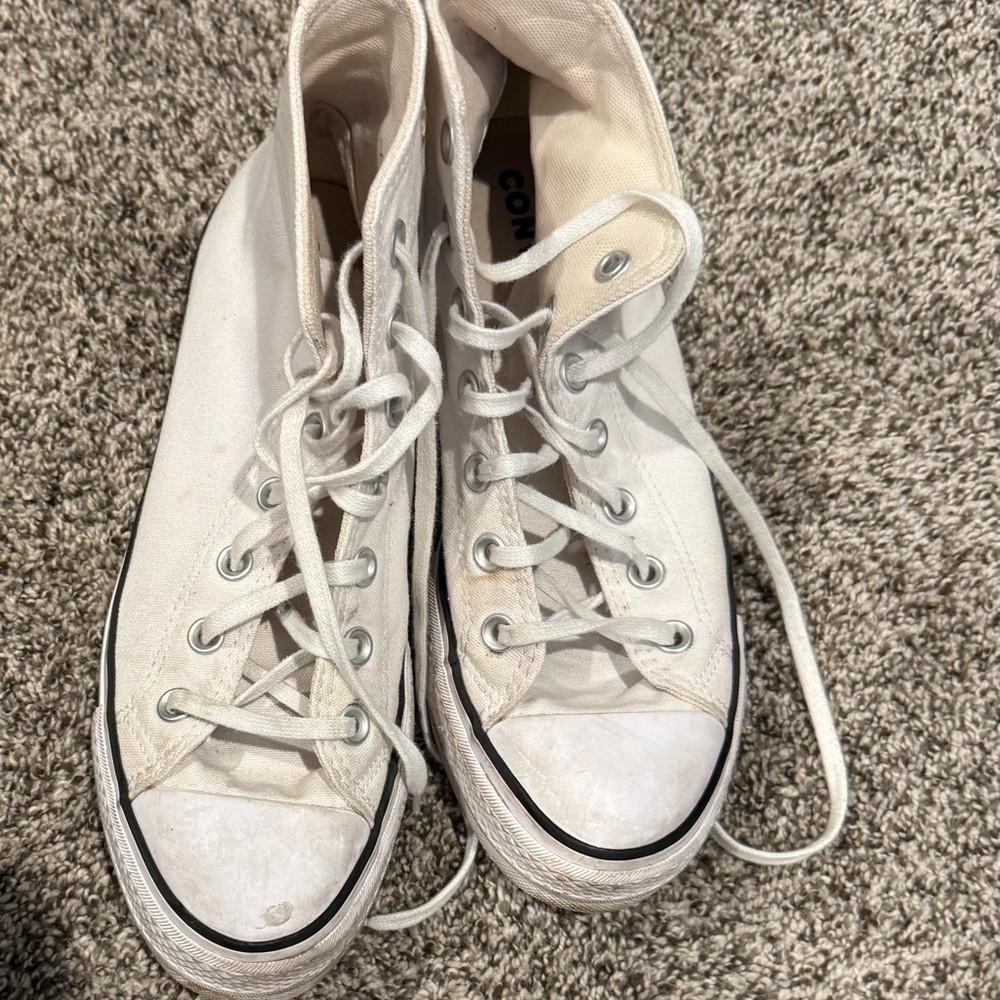 High top white all star converse ⭐️